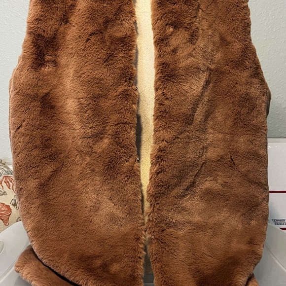 NORDSTROM RACK / PLUSH CARAMEL COVER / NWT - Picture 2 of 8